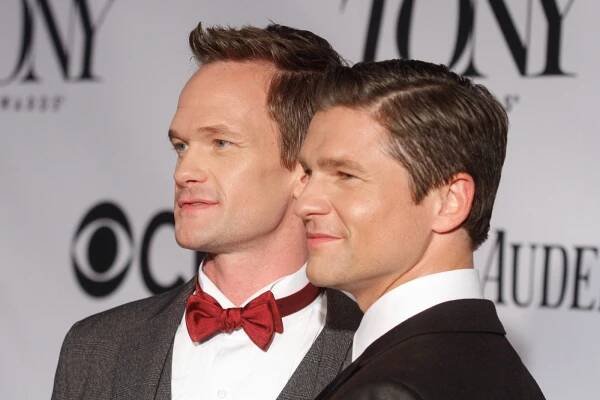 Neil Patrick Harris si vzal Davida Burtku