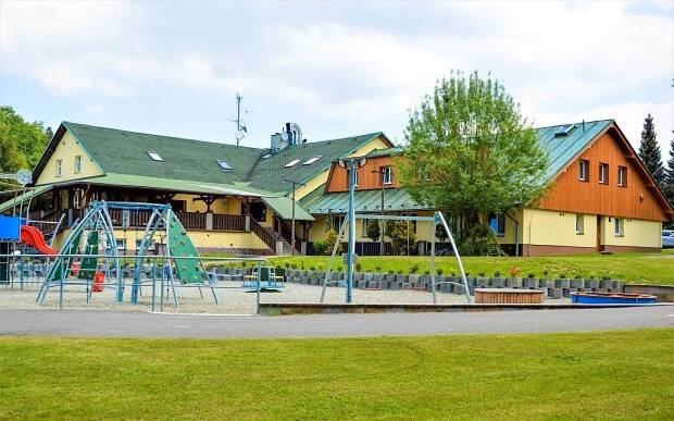 Beskydy nedaleko Lysé hory v Hotelu Budoucnost s polopenzí a privátním wellness (vířivka, sauna) + fitness