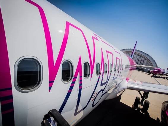 Wizz Air offers 100,000 free plane tickets to Ukrainian refugees