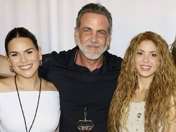 Shakira and Carlos Ponce reunite in Miami with sweet embrace backstage: See pics