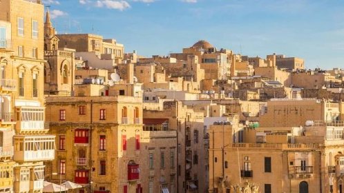 Charakteristické budovy ve Vallettě na Maltě
