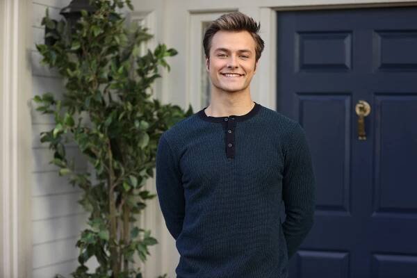 Peyton Meyer - Americká manželka - The Election - Z natáčení