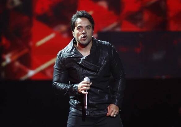 Singer Luis Fonsi performs at the 2015 Latin Billboard Awards in Coral Gables