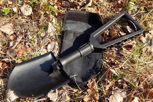 Ivo GRANDIČ - Sekery, rýče, zahradnické nůžky - Fiskars - 131320 ARMY-NATO lopatka skládací Fiskars