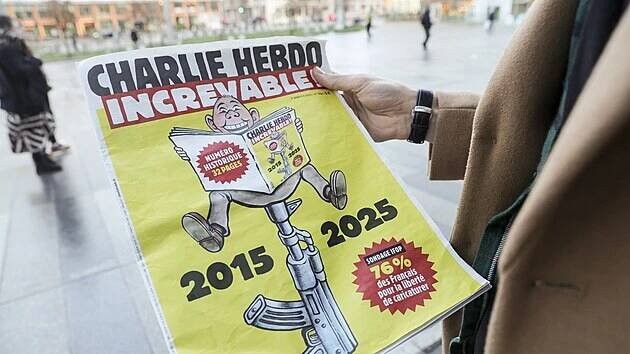 Francie si připomíná deset let od útoku na Charlie Hebdo, Macron uctil oběti