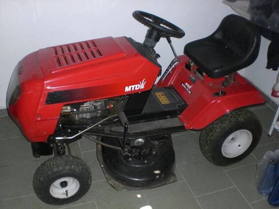 Zahradní traktůrek MTD Spider 91 SD