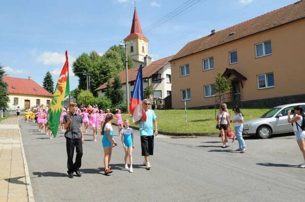 Sokolský slet 24. 6. 2012 - Oficiální stránky obce Paršovice