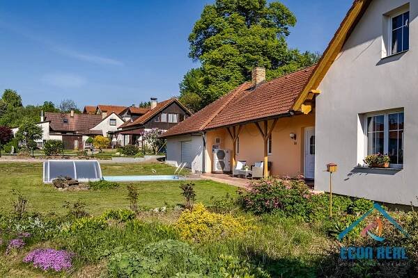 Prodej RD s dvojgaráží, saunou, vířivkou a bazénem, Svatava u Černovic | Reality.iDNES.cz 