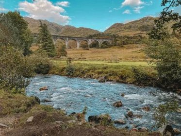 Glenfinnan Viaduct Viewpoint - How to See the Hogwarts Express in Scotland (2024)! 8