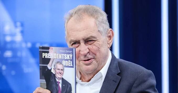 Do mrtvol se nekope, řekl k Fialově vládě Zeman. Promluvil o knize, epitafu i supersamci