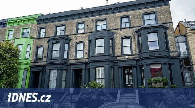Obyvatelé londýnské luxusní čtvrti Notting Hill už mají plné zuby influencerů