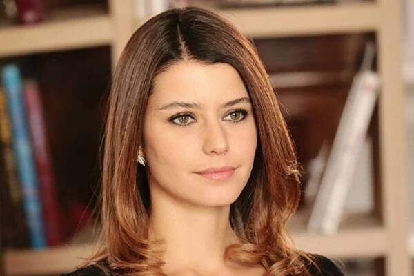 Beren Saat – Social Club Planet
