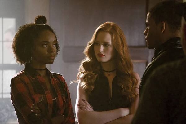 Riverdale - Kapitola 20: Vzkazy z Temné strany - Z filmu - Ashleigh Murray, Madelaine Petsch