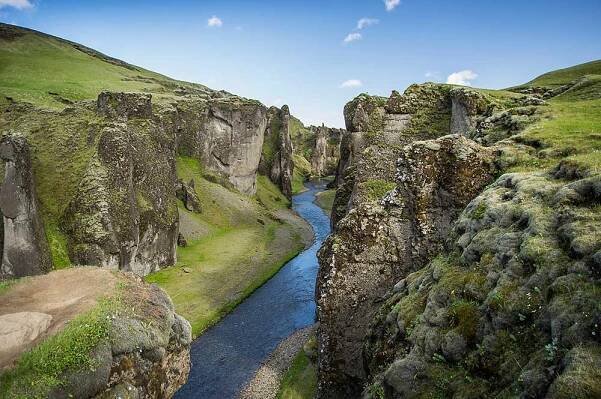 Island, 25.6.–9.7.2017. - Fjaðrárgljúfur canyon is a canyon in south east Iceland which is up to 100 m deep and about 2 kilometers long, with the Fjaðrá river flowing through it. The canyon has steep walls and winding water. Its origins dates back to the