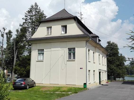 Soubor:Těrlicko, Larischův zámeček.jpg