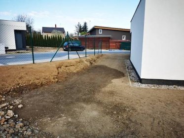 Výstavba plotu před RD a předělání stávajícího plotu kolem zahrady | Poptávej.cz