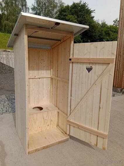 Suché wc, solární