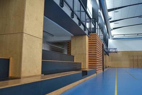 S místostarostou Dobříše v nově zrekonstruované sportovní hale: Dobříš