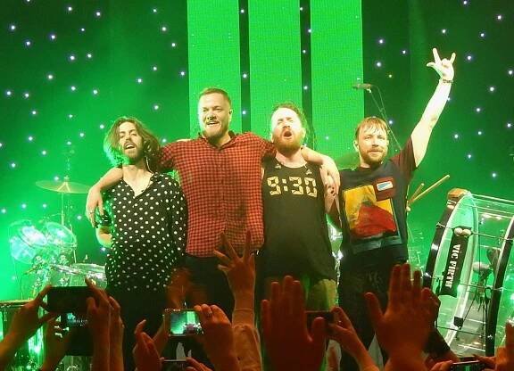 Imagine Dragons pomohou Ukrajině shánět moderní sanitky