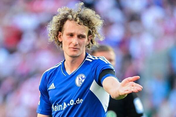 Alex Král rozčílil vedení bundesligového Schalke. Může za to jeho Lamborghini