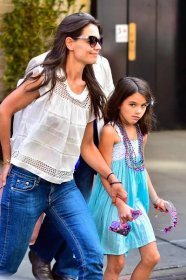 Katie Holmes and Suri in New York 2015. | Source: Getty Images 