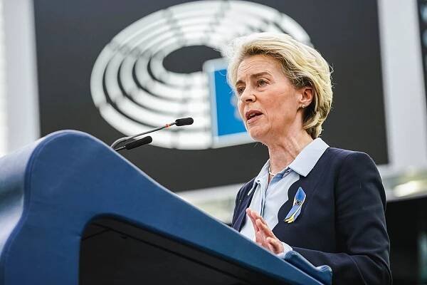 Brutální manipulátorka! Francouzský politik Philippot "pochválil" von der Leyen - CZ24.NEWS