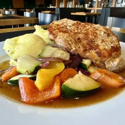 NEVAŘÍME - POSLOUCHÁME: VYHRAJTE 500 Kč do restaurace Potrefená Husa - Starý Lískovec