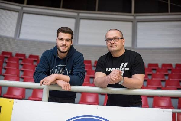 PŘÍBĚH: Když je hokej i přes titul až na druhém místě. To je skromné duo S+S