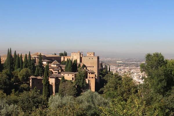 Granada: Eine Perle Andalusiens -