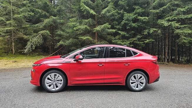 První jízda / Test: Nová Škoda Enyaq 2025 prodlužuje dojezd a mění tvář - Flotila
