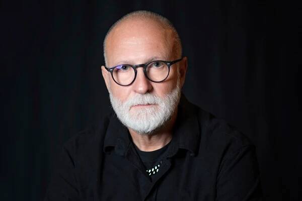 Bob Mould Thrashes Toward Enlightenment on 'Here We Go Crazy': REVIEW