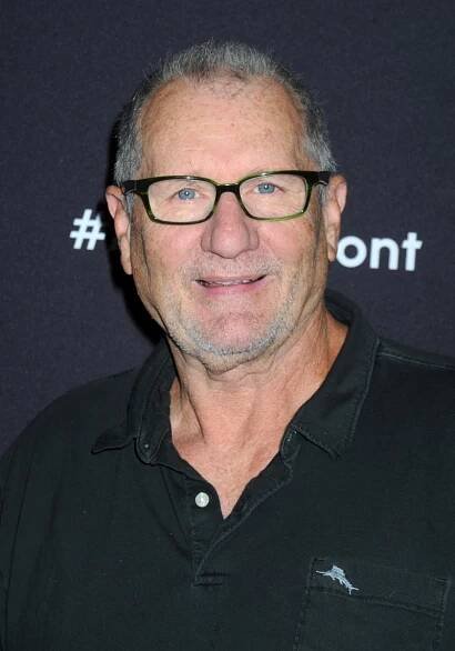 Ed O´Neill ze sitcomu Ženatý se závazky má krásnou dceru. Odbarvila se na blond a má luxusní postavu - galerie | Život v