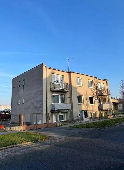 Pronájem bytu 2+1 s balkónem ve Velké Bystřici