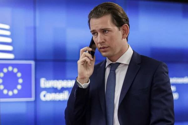 Sebastian Kurz definitivně opouští politiku a chce se věnovat své rodině.