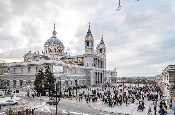 Lisbon to Madrid (Spain) with stops for sightseeing - 4U2 Enjoy