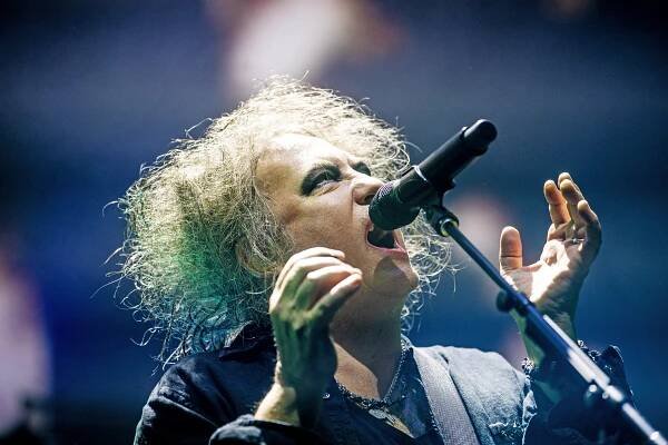 Fotky z koncertu: The Cure převlékli Prahu do černé