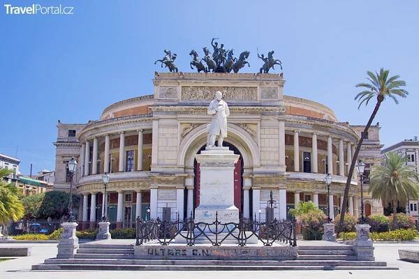 Teatro Politeama ve městě Palermo