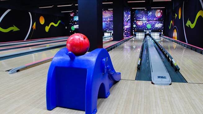 Bowlingová skluzavka na koule a mantinely pro děti