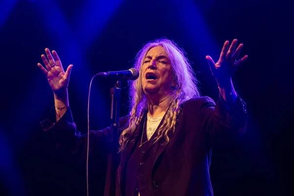 Neobyčejně krásný koncert. Patti Smith četla poezii, vzpomněla na Deppa i Krále