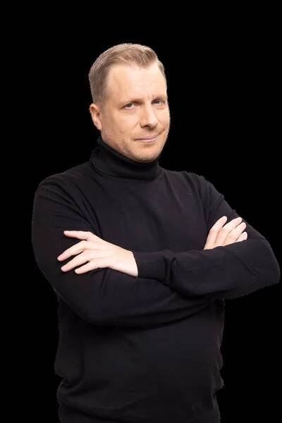 Oliver Pocher im schwarzen Rollkragenpullover