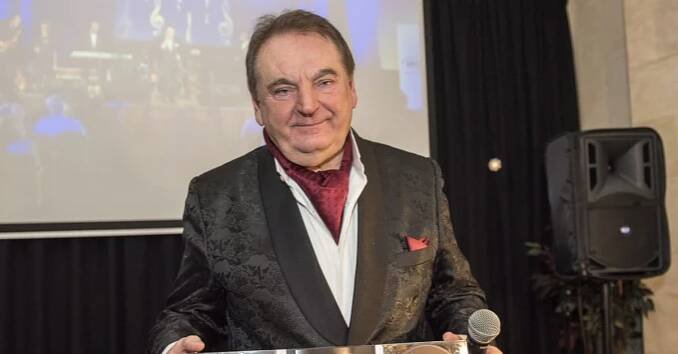 Strach o slovenskou legendu. Populární zpěvák skončil v nemocnici, musel zrušit koncerty