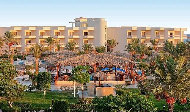 Hotel Hurghada Long Beach Resort: fotografie vybavení exteriérů a interiérů ubytování.