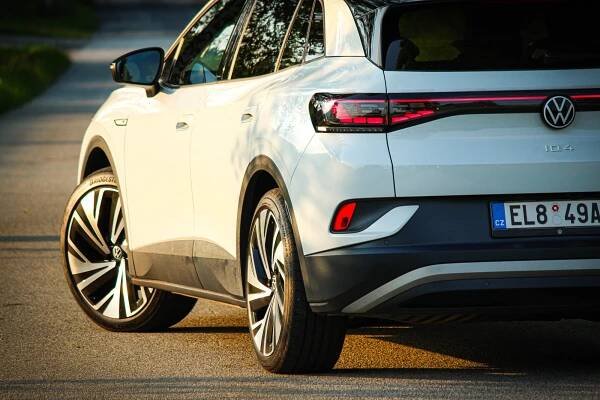 Řídí se příjemně a život s ním je bezstarostný. Jak by si ale poradil Volkswagen ID.4 s legendární cestou do Chorvatska?