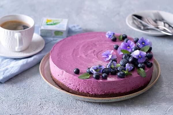 Nepečený borůvkový cheesecake s lučinou