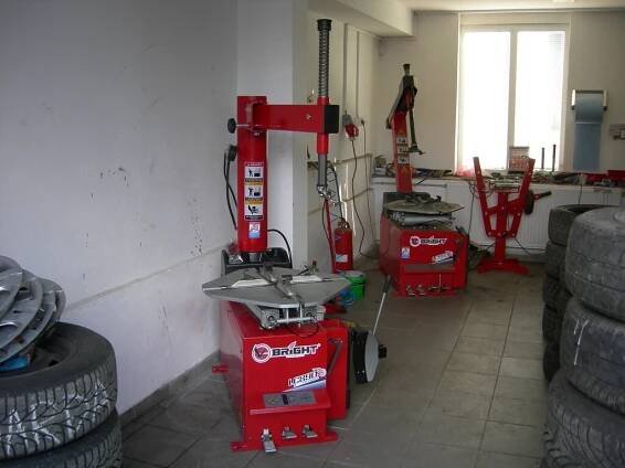 LC890 - osobní zouvačka kol