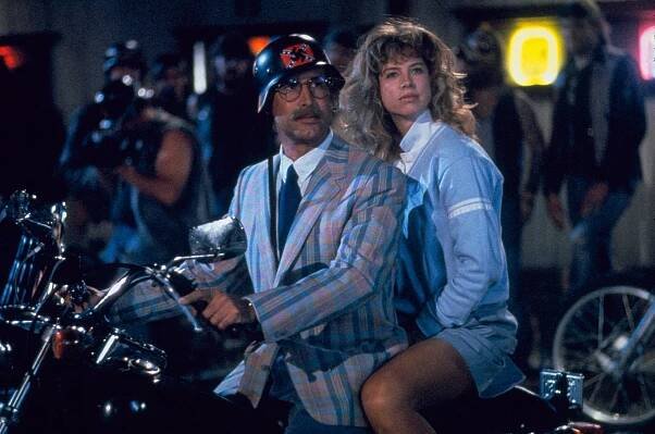 Fletch žije - Z filmu - Chevy Chase, Julianne Phillips