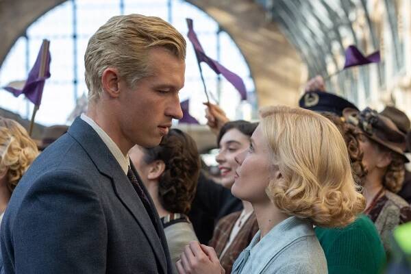 Callum Turner stars as Joe Rantz and Hadley Robinson as Joyce Sidmar in director George Clooney's The Boys in the Boat