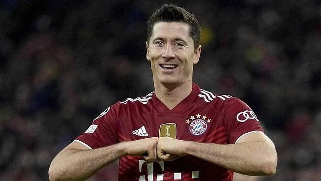 Nezastavitelný fantom Lewandowski: Strčil do kapsy Messiho i Ronalda!