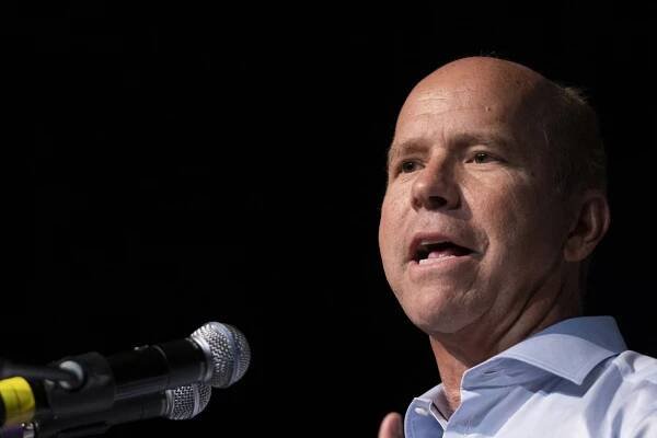 2020 Democratic presidential hopeful Former US Representative for Maryland’s 6th congressional district John Delaney speaks at the Wing Ding Dinner on August 9, 2019 in Clear Lake, Iowa. – The dinner has become a must attend for Democratic presidential hopefuls ahead of the of Iowa Caucus. (Photo by ALEX EDELMAN / AFP) (Photo by ALEX EDELMAN/AFP via Getty Images)