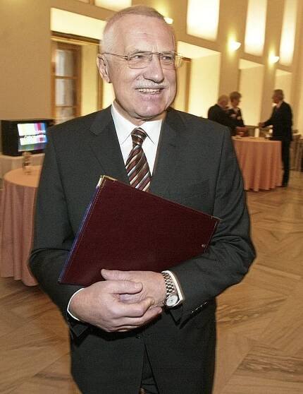 Václav Klaus jako „strůjce“ přímé volby. Prezidentské volby 2003 a 2008 umetly cestu plebiscitu